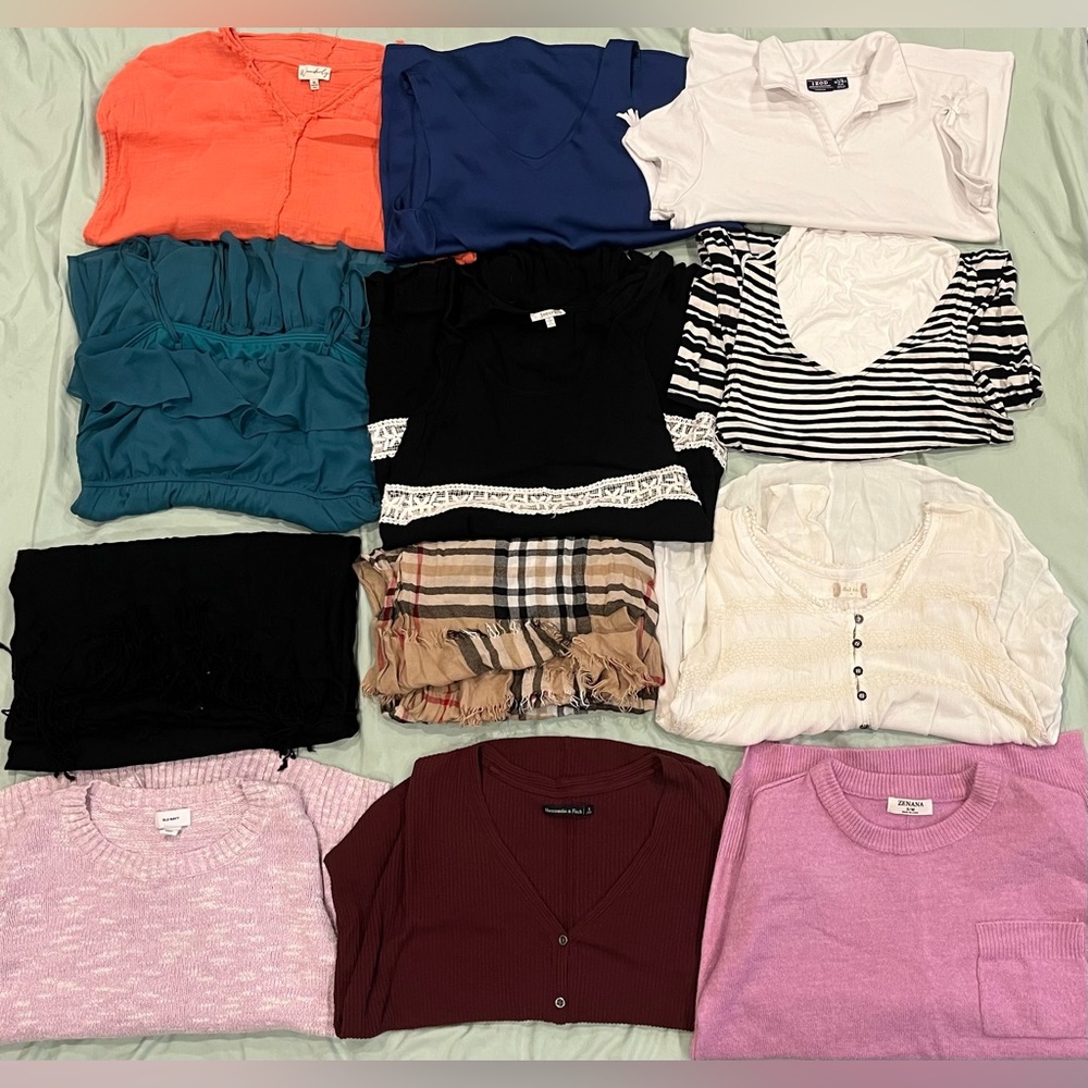 Women’s Clothing Bundle S/M – Tops, Dresses, Sweaters & Scarves (13+ Pieces)